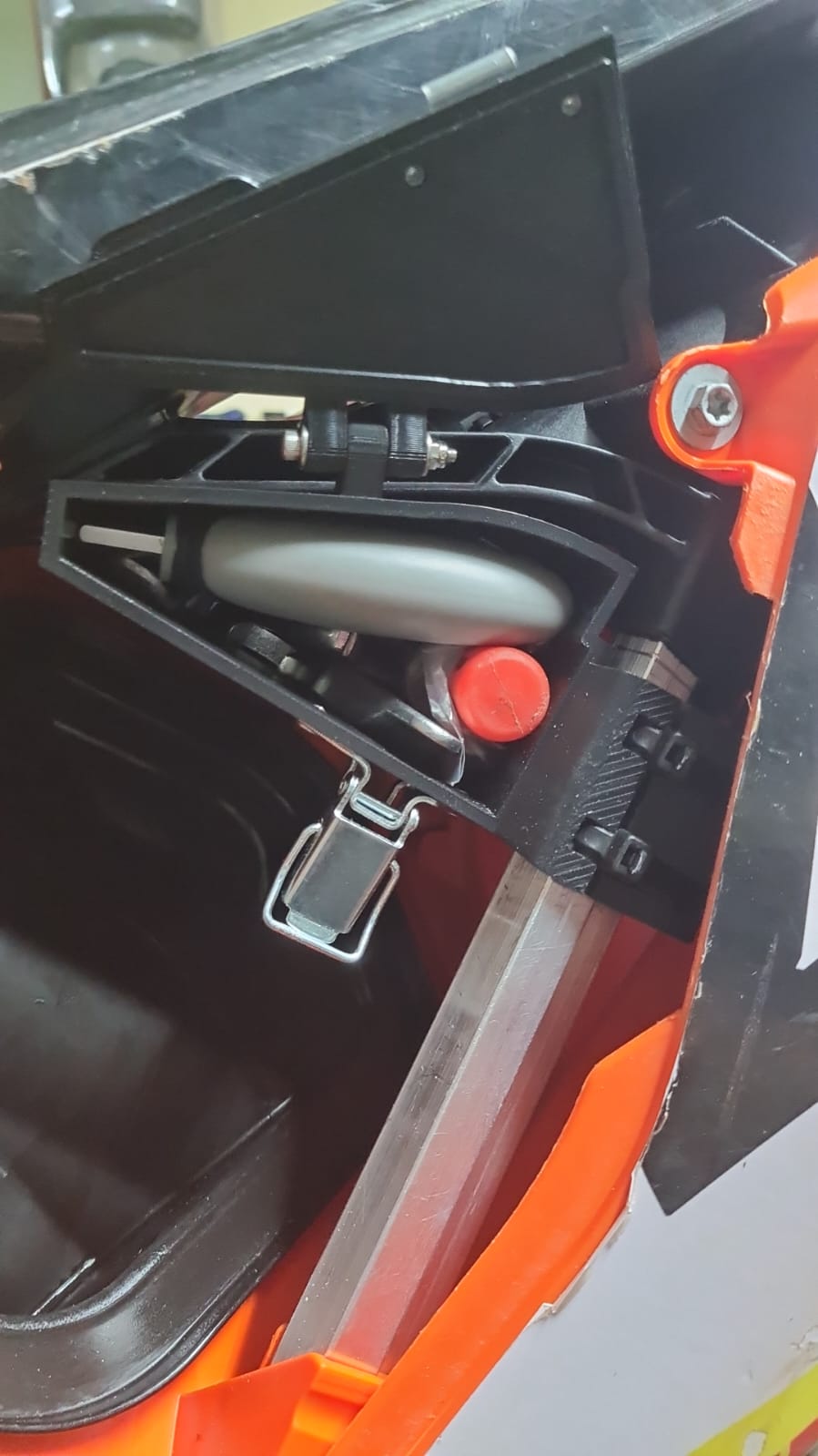 Caja de Herramientas para KTM 250/350/400 EXC TBI