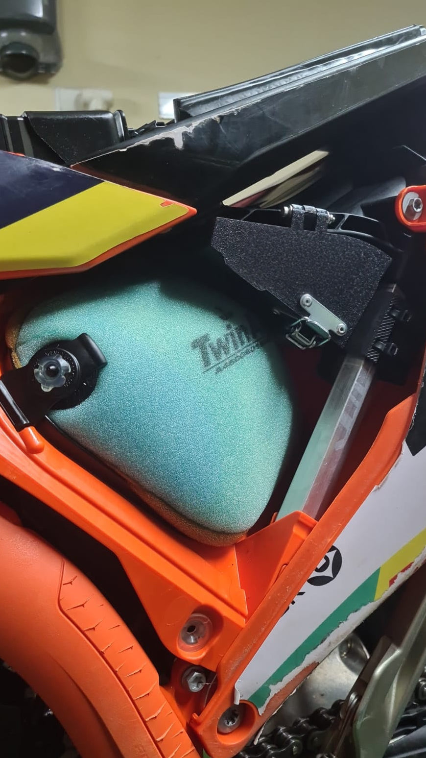 Caja de Herramientas para KTM 250/350/400 EXC TBI